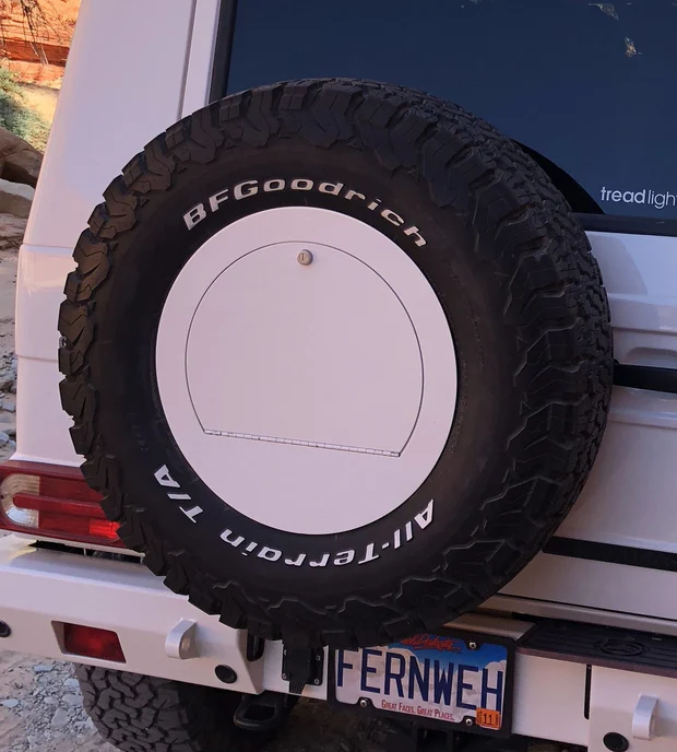 Spare Wheel Cover with Lockable Compartment for Mercedes Gwagen - Image 2