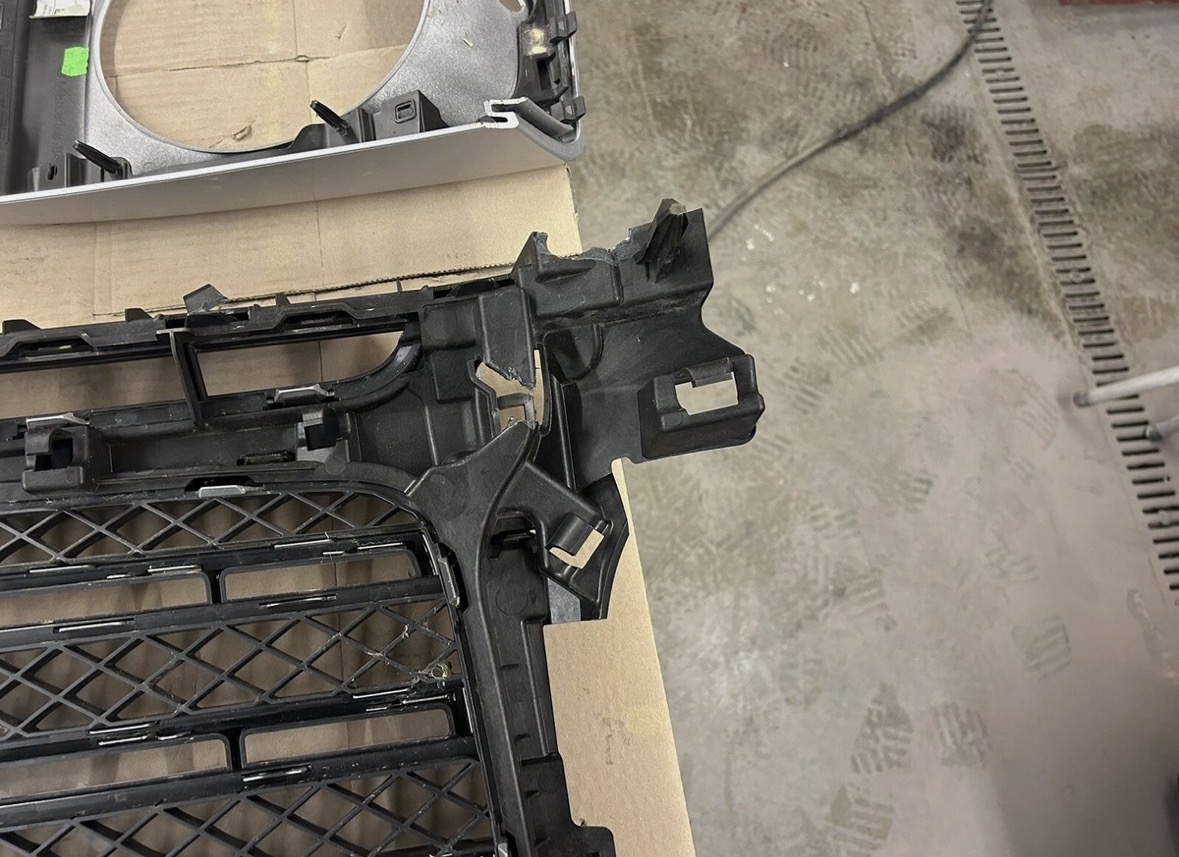 Mercedes G Wagon Front Grille - Image 8