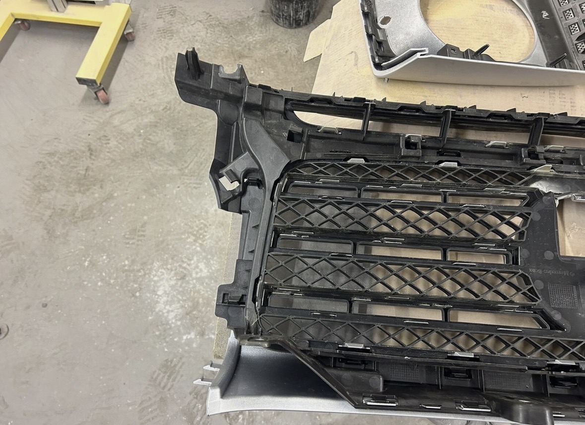 Mercedes G Wagon Front Grille - Image 9
